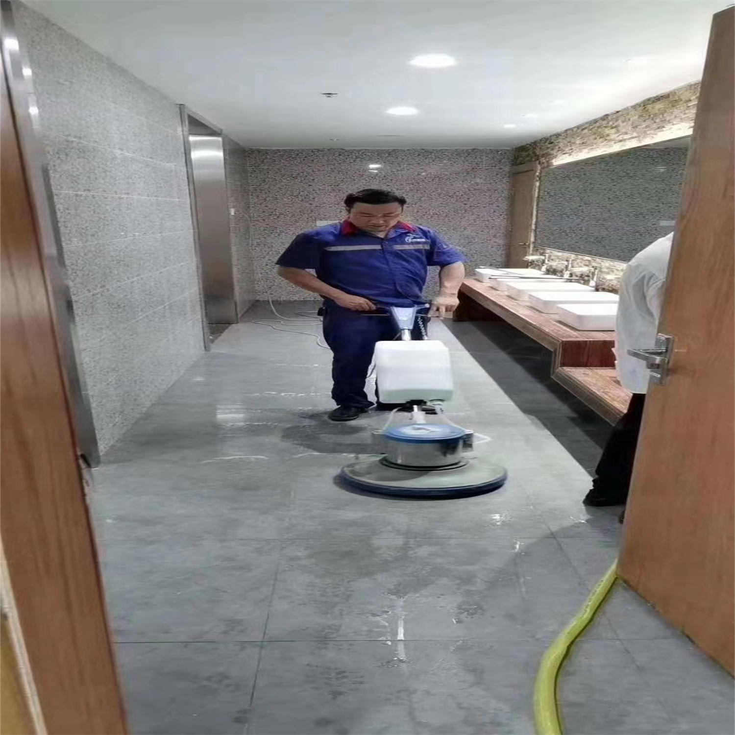【湖南长沙】湘江欢乐城地面防滑处理一期工程