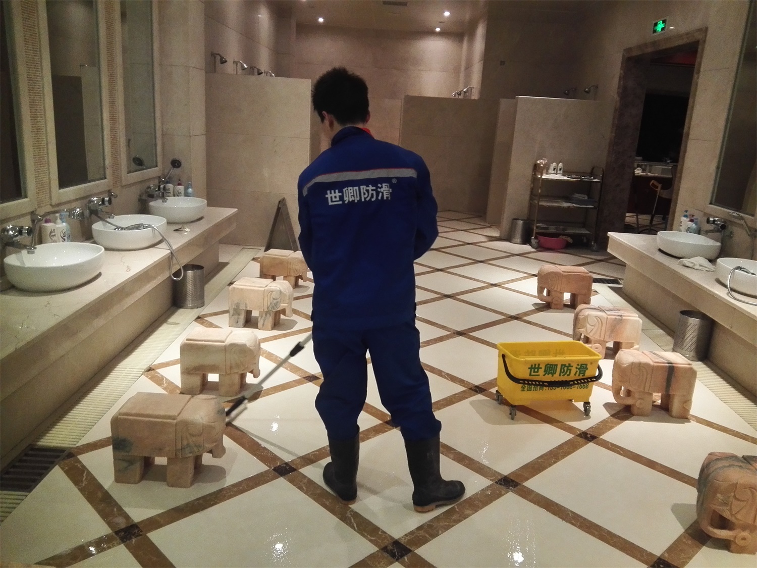 太仓市金色世纪休闲浴场地面防滑处理完工