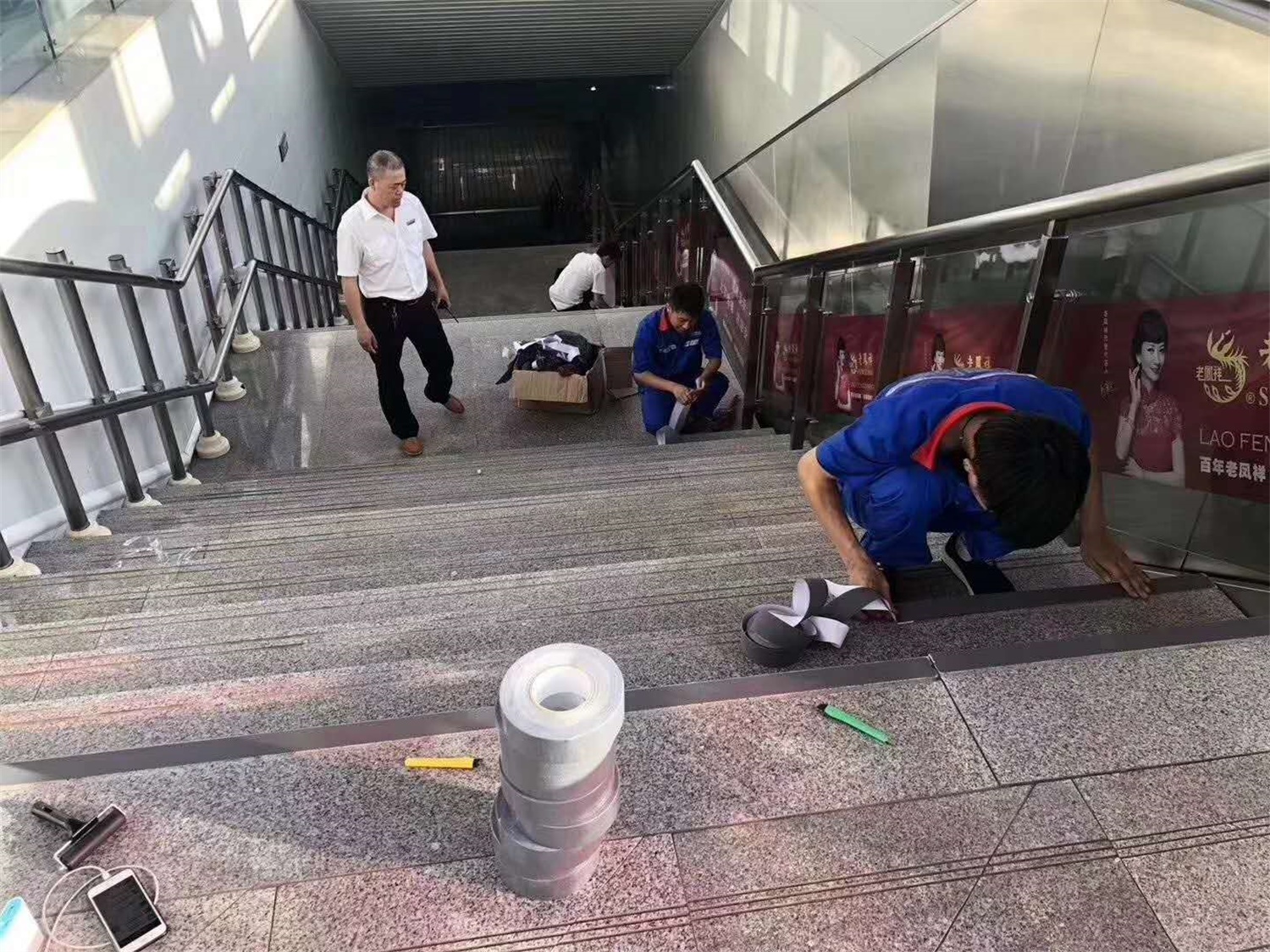 高铁站胶带施工
