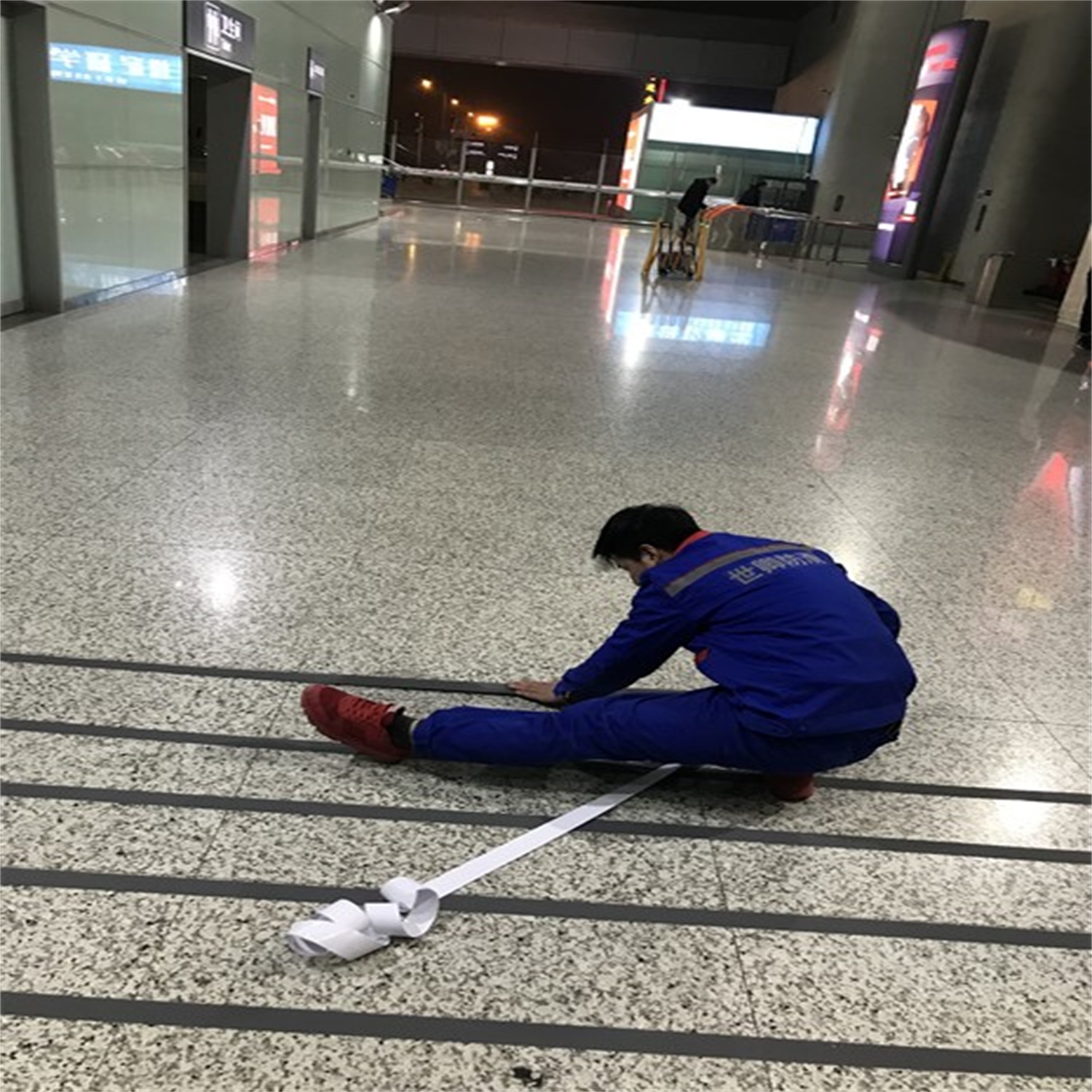 常州北站防滑胶带施工
