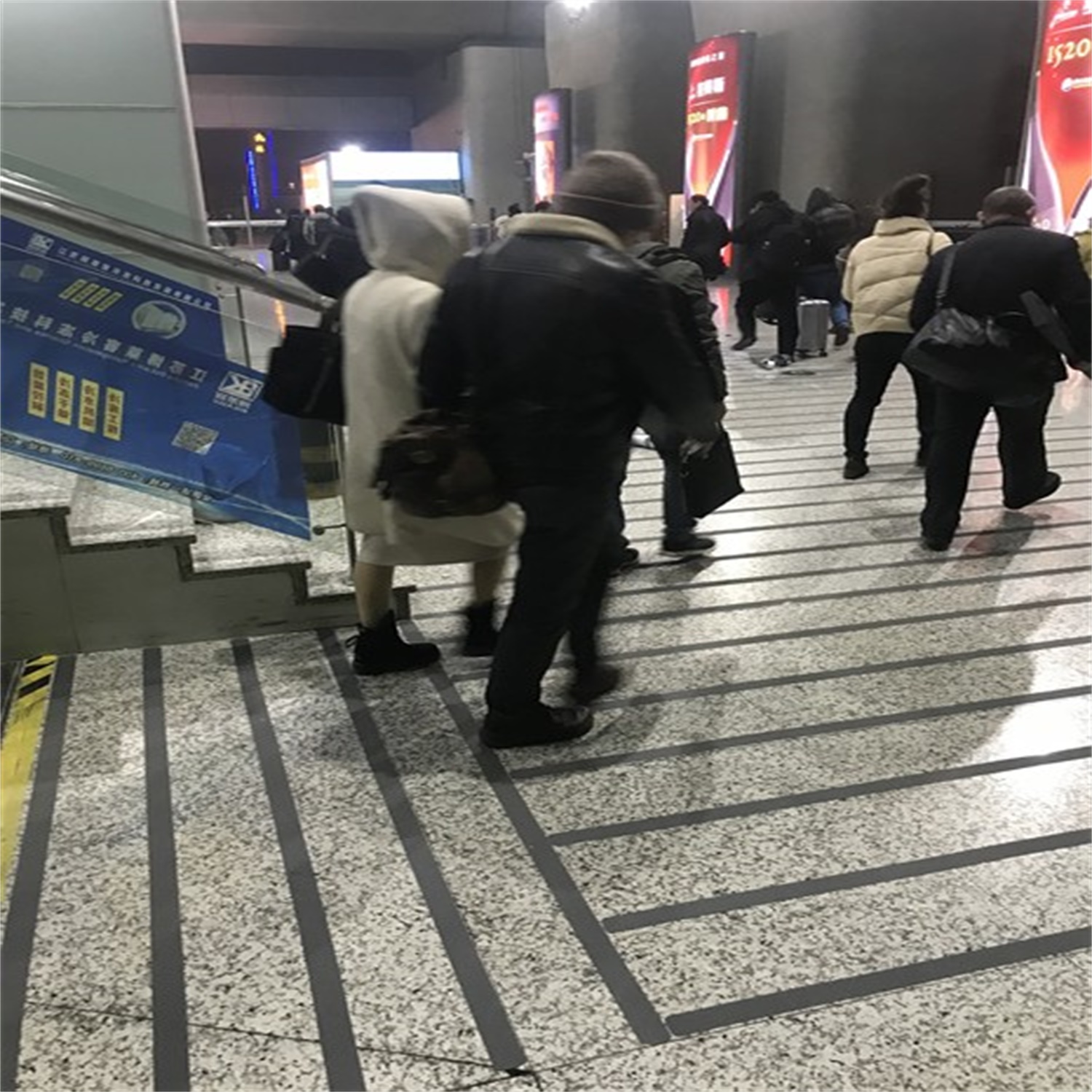 常州北站防滑胶带施工