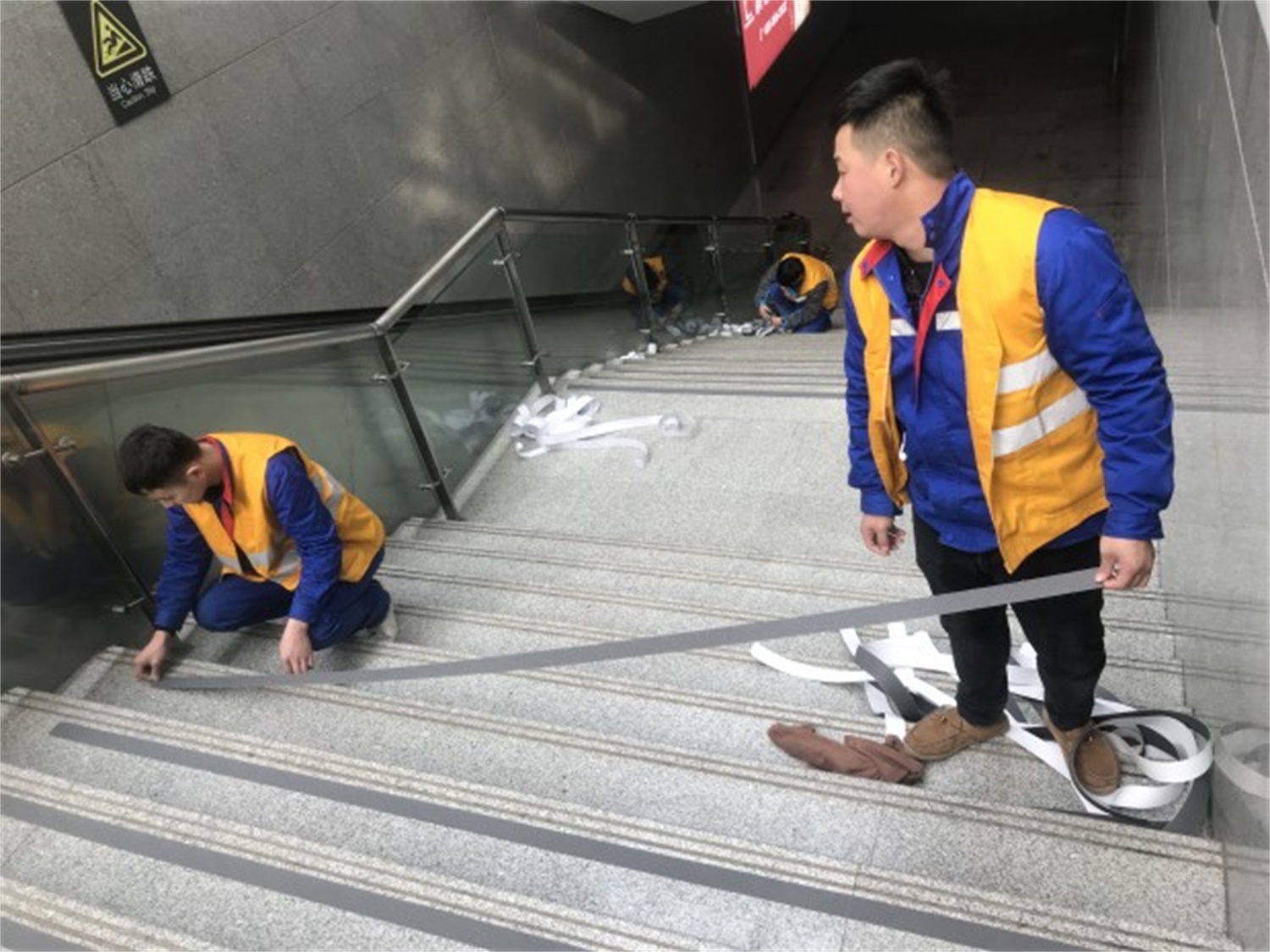 滁州站地面防滑胶带施工