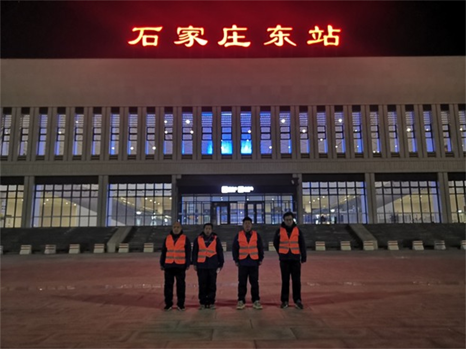 石家庄东站候车室地面防滑处理，站台盲道地面防滑处理完工