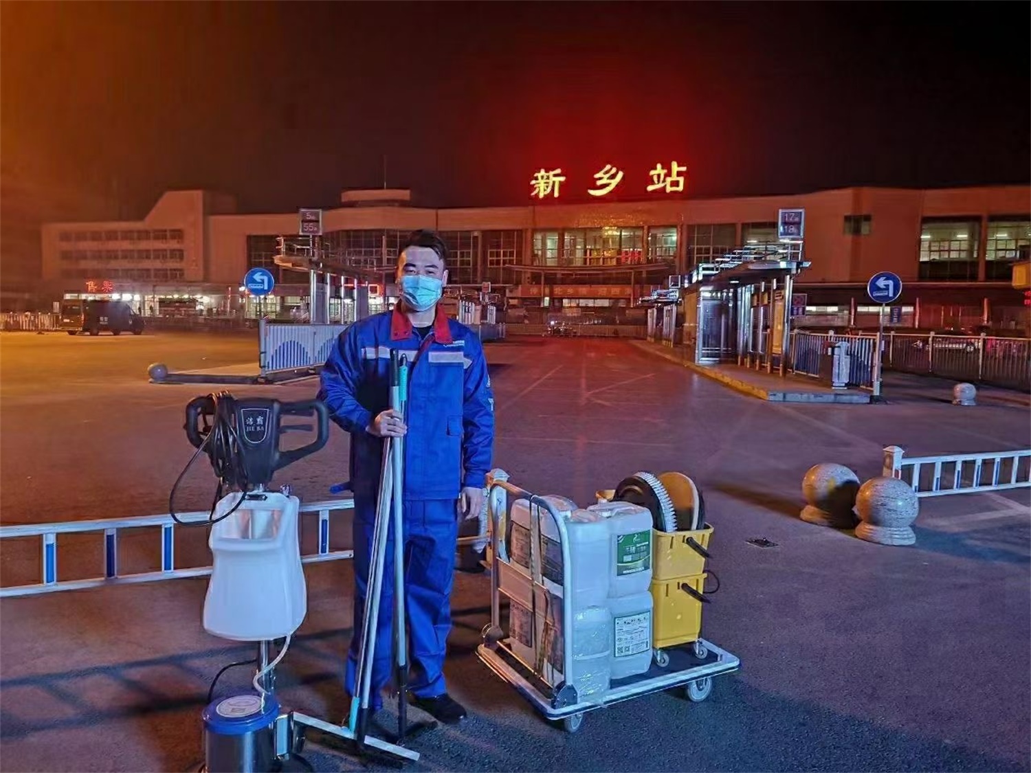新乡火车站地面湿滑完成
